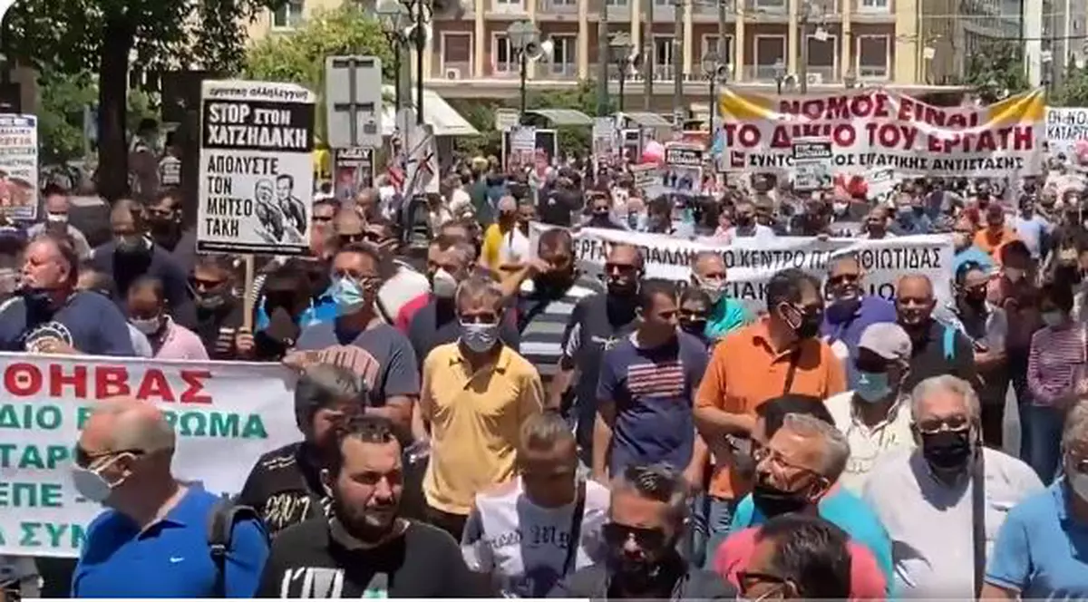 Grevă și proteste cu zeci de mii de oameni la Atena. Manifestanții, nemulțumiți de schimbarea Codului Muncii