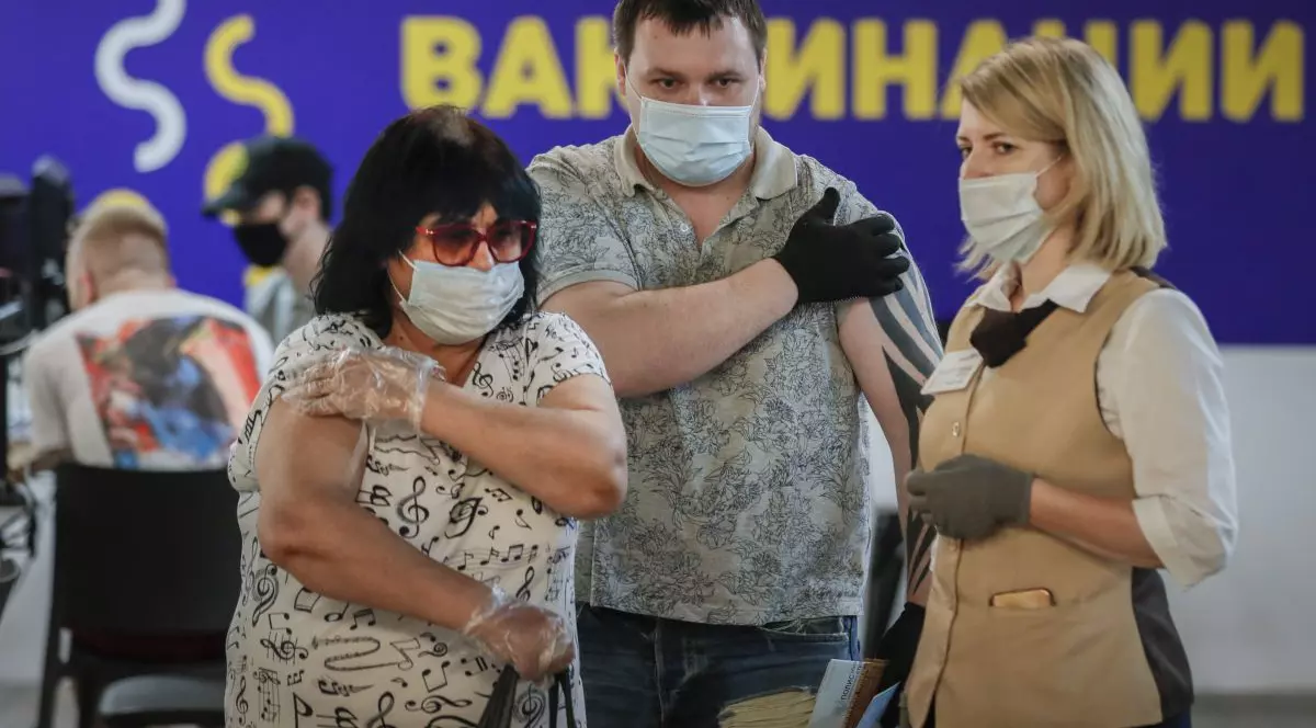 Îți faci vaccinul sau îți pierzi locul de muncă. În Moscova, imunizarea a devenit, neoficial, obligatorie