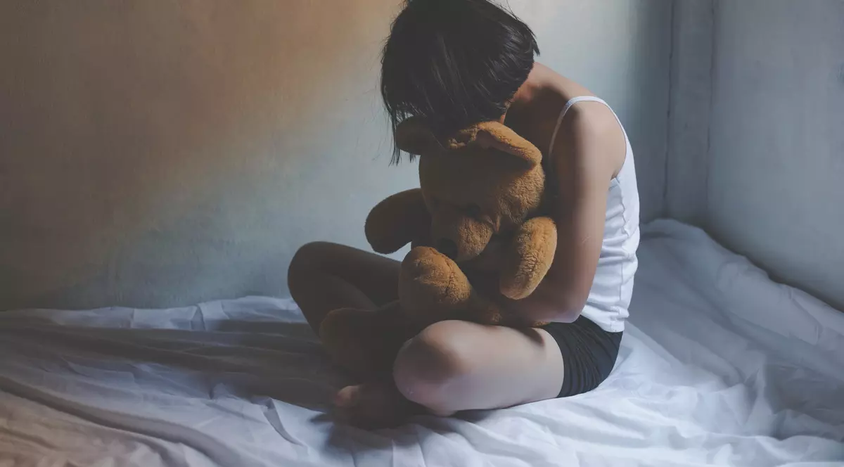 Dosar penal pentru violență în familie în cazul Mariei, fetița de 12 ani din Suceava bătută și înfometată de asistenții maternali