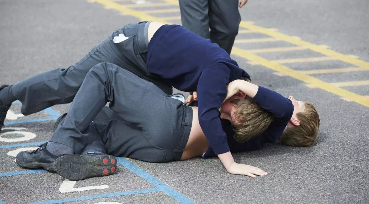 Un elev de 11 ani din Timiș a ajuns la spital după ce a fost bătut de colegi