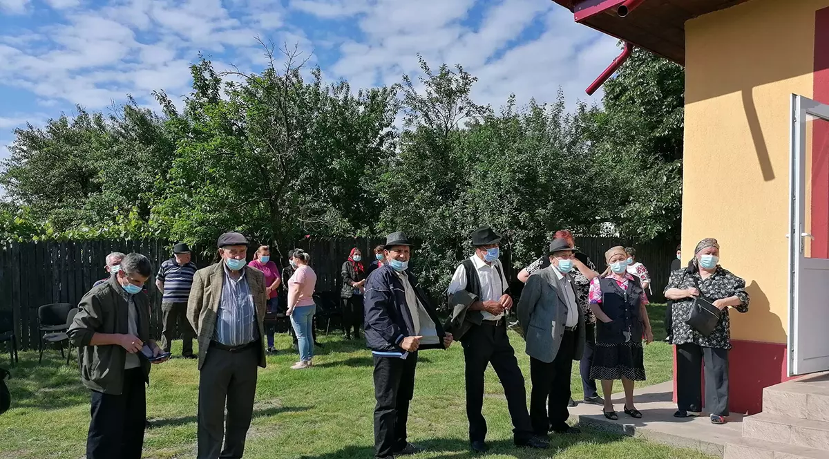 Un primar din Ialomița a mers din poartă în poartă, ca să convingă oamenii să se vaccineze. La ce rată de vaccinare a ajuns comuna