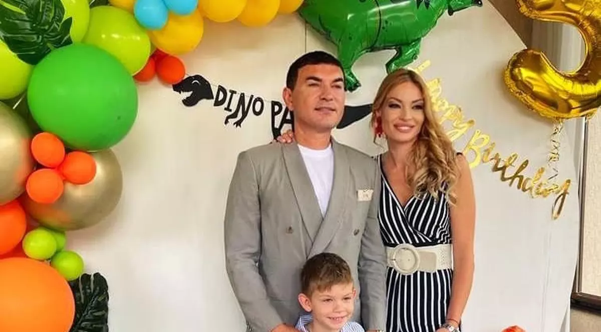 Cristi Borcea, în vacanță alături de Valentina Pelinel și fiul lor. Cum a fost pozat afaceristul