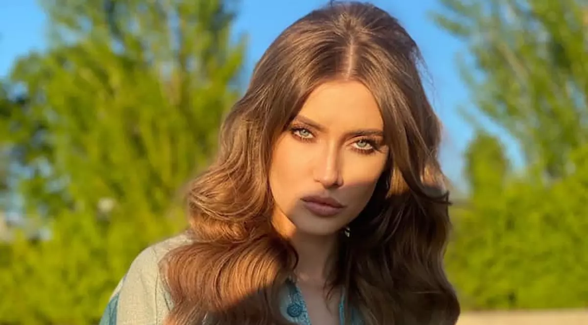 Cine este și cu ce se ocupă sora Iuliei Albu. Criticul de modă a publicat prima imagine cu Karin