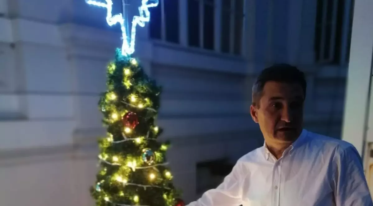 Primarul Aradului studiază modele de brazi în mijlocul verii: „N-a venit Crăciunul, dar ne pregătim”