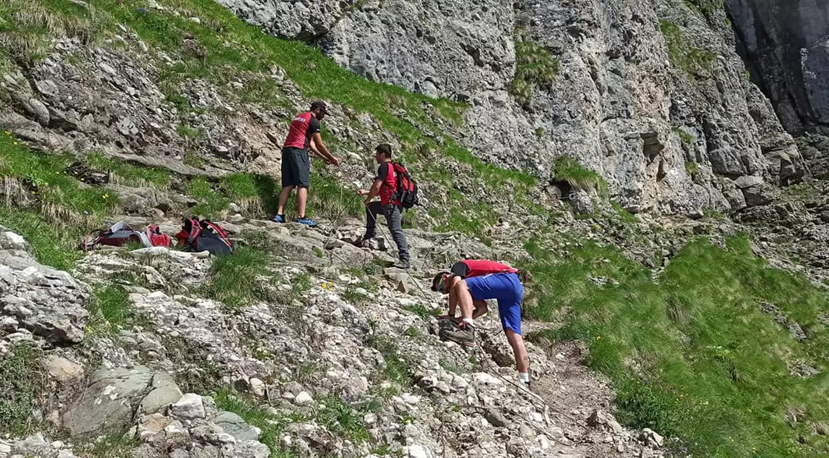 Un turist din Cehia căutat pe munte cu elicopterul a fost găsit în gara din Brașov. De ce n-a răspuns la telefon