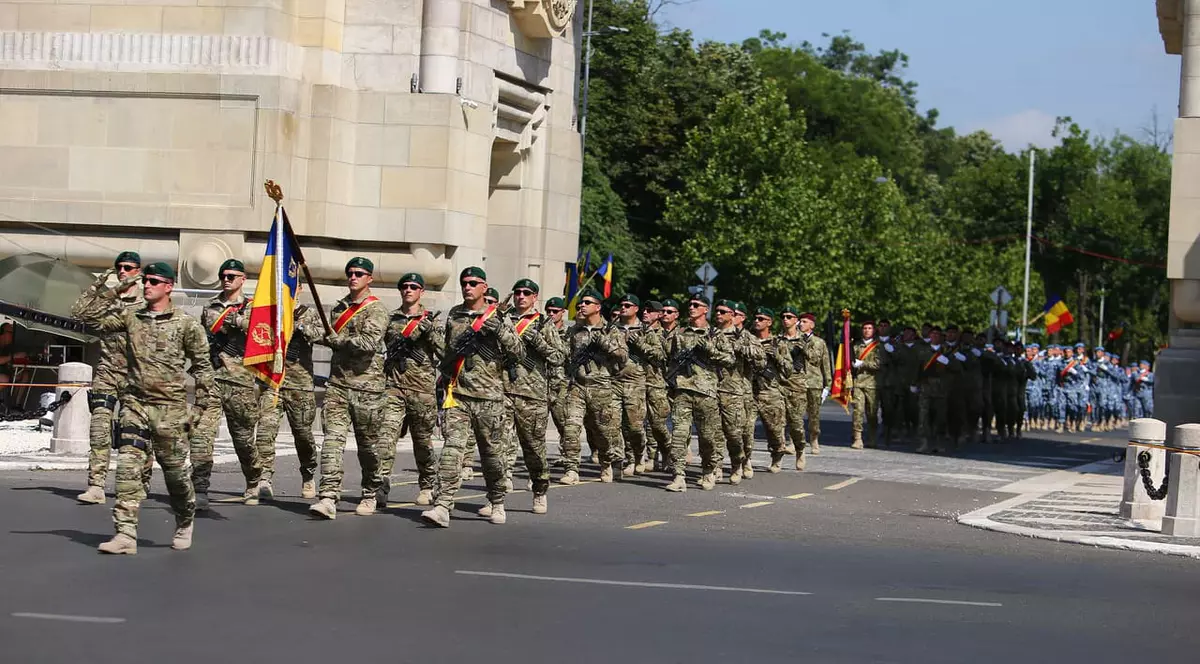 Ceremonie la Arcul de Triumf pentru militarii întorși din Afganistan. „O zi încărcată de emoție și recunoștință”
