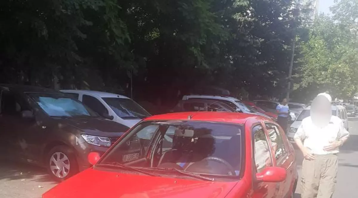 Un șofer de 90 de ani a oprit mașina într-o zonă aglomerată din București și n-a mai plecat. Ce le-a transmis polițiștilor
