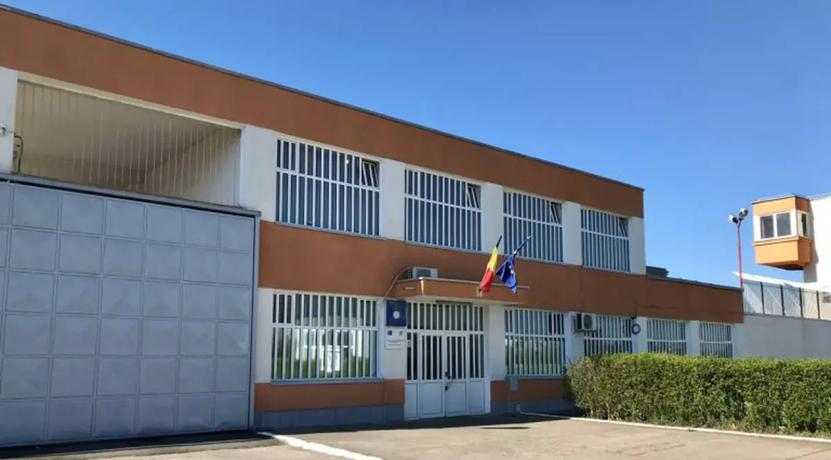 Un preot închis pentru crimă a cerut despăgubiri de 11.000.000 de euro din cauza condițiilor de detenție de la Arad