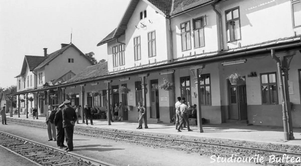 Imagini de colecție cu calea ferată a României în 1965. Cum arătau gările de altădată