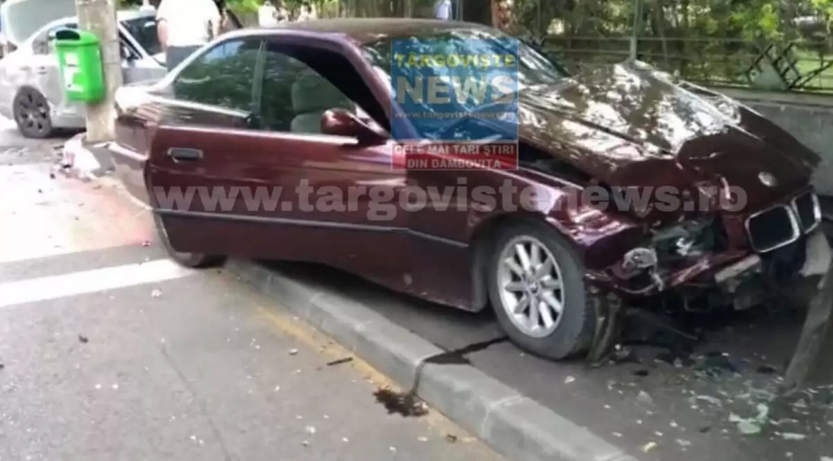 Șoferul unui BMW a lovit trei mașini, în Târgoviște, după ce nu a oprit la semnalul polițiștilor. Doi copii, răniți