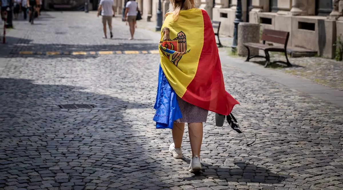 Speranțele și temerile cetățenilor din diaspora Republicii Moldova, care au votat la București. „Să dispară toată vama de la Prut”