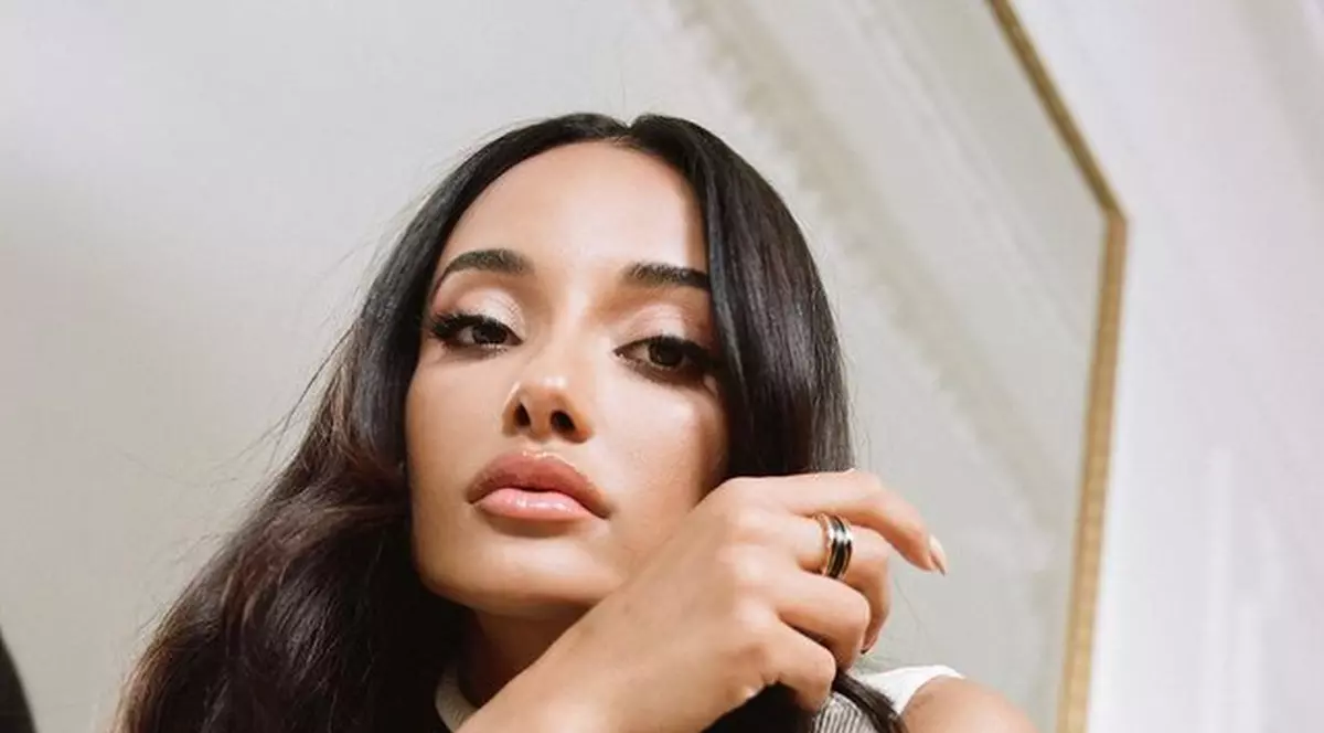 Povestea celebrei Amina Muaddi, creatoarea de pantofi cu origini românești. Kim Kardashian și Rihanna sunt clientele ei