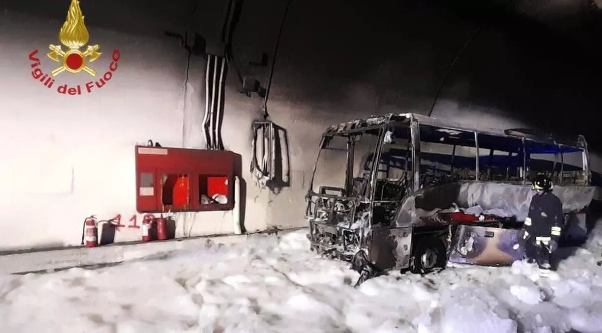 Un șofer este eroul Italiei: a salvat 25 de copii dintr-un autobuz cuprins de flăcări