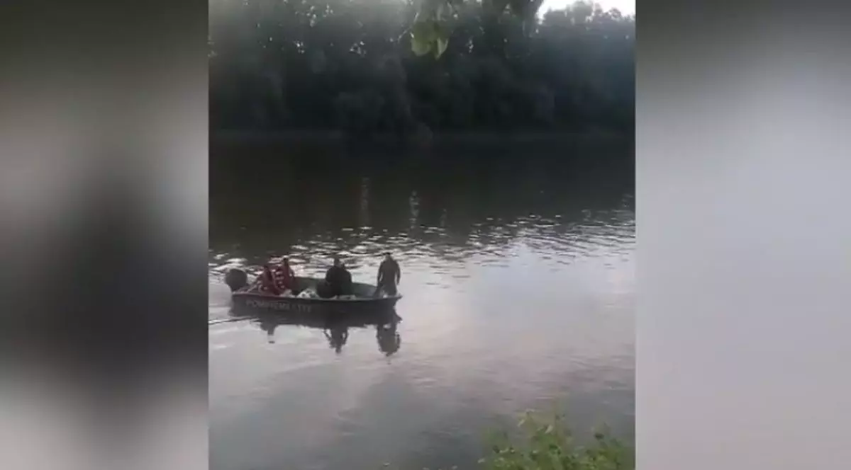 Cei doi bărbați căutați de scafandri, după ce mașina în care se aflau a plonjat în Dunăre, găsiți morți