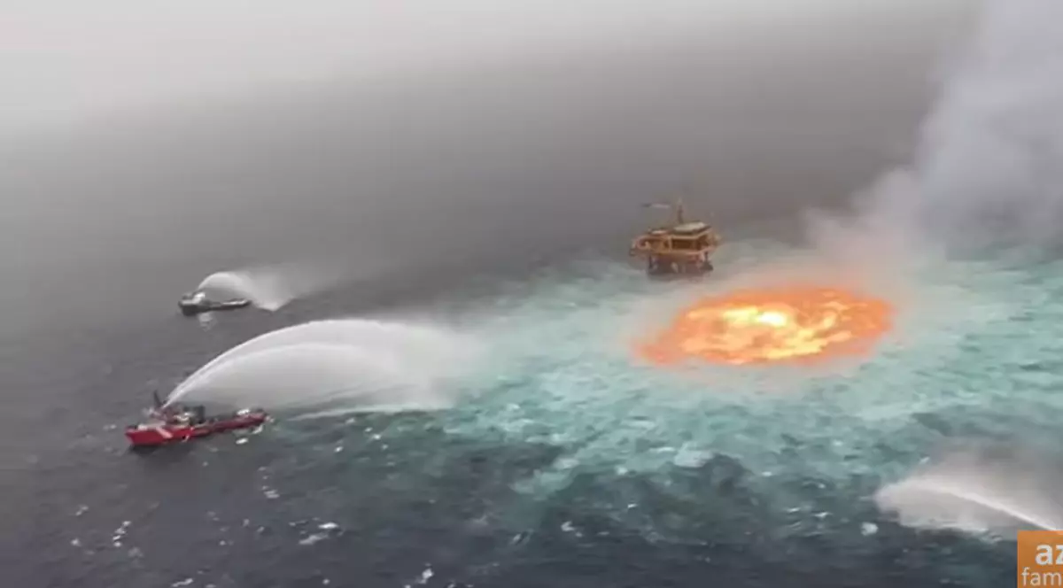 Imagini incredibile cu un incendiu izbucnit în ocean după o scurgere de gaz de la o conductă subacvatică