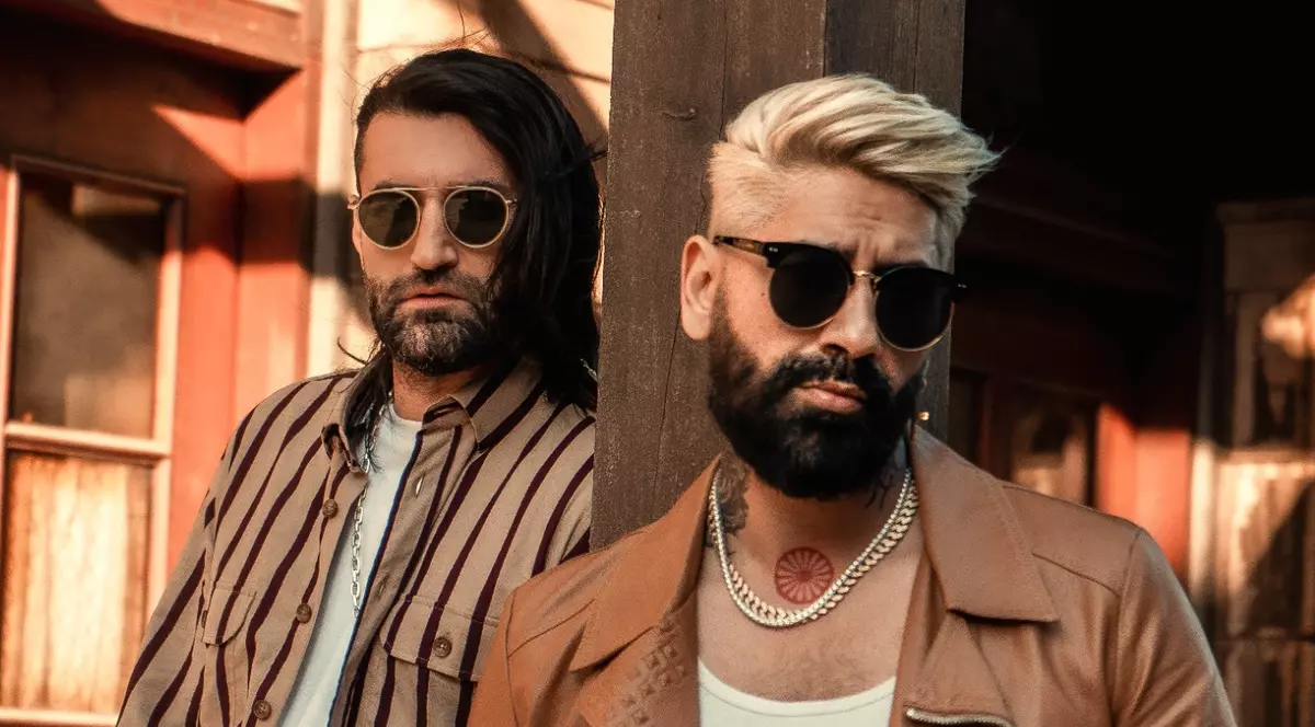 Smiley și Connect-R se ceartă pe aceeași femeie în noua lor piesă. „E ca un film căruia abia aștepți să-i vezi finalul”