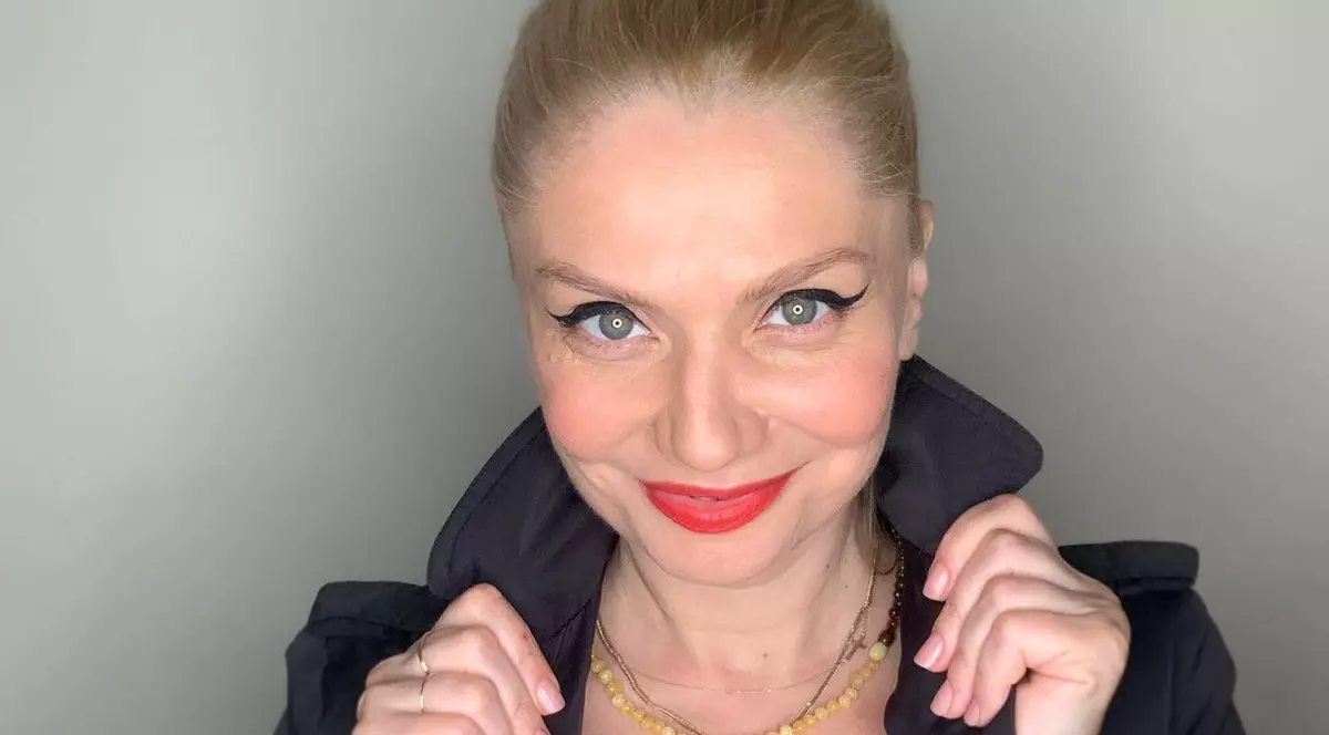 Cristina Cioran naște prin cezariană la 44 de ani. „Doamna doctor mă sună zilnic”