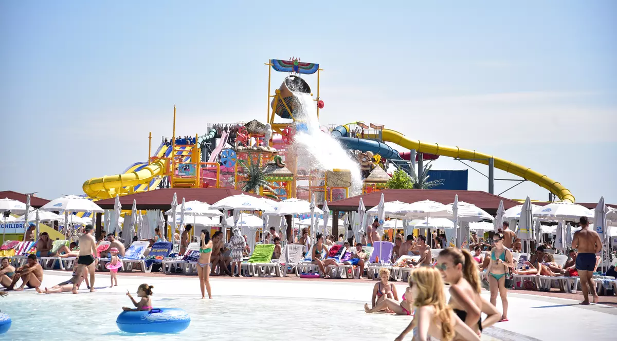 Ștranduri și aquapark-uri în București, Brașov, Craiova sau Oradea. Ghid complet, dotări și tarife