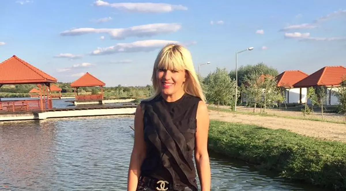 Elena Udrea, în costum de baie la 48 de ani. Cum a fost fotografiată pe litoralul românesc