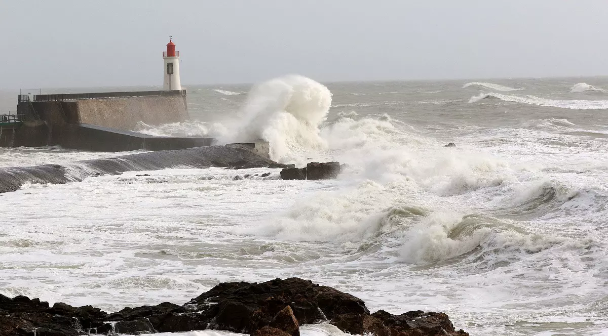 Farurile de pe coasta de nord a Franței, transformate în locuri de cazare pentru turiștii care vor să vadă marea de la înălțime