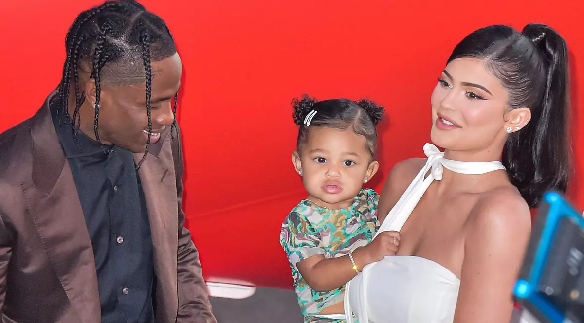 Fiica în vârstă de 3 ani a lui Kylie Jenner merge la birou și în curând va avea propriul brand