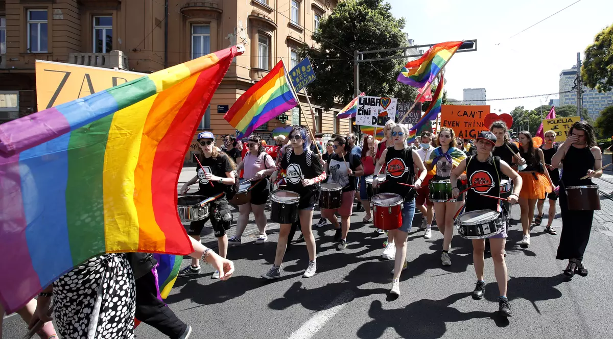 Incidente la marșul Gay Pride din Croația. Violențe la adresa unor participanți, un steag al comunității LGBTQ, ars