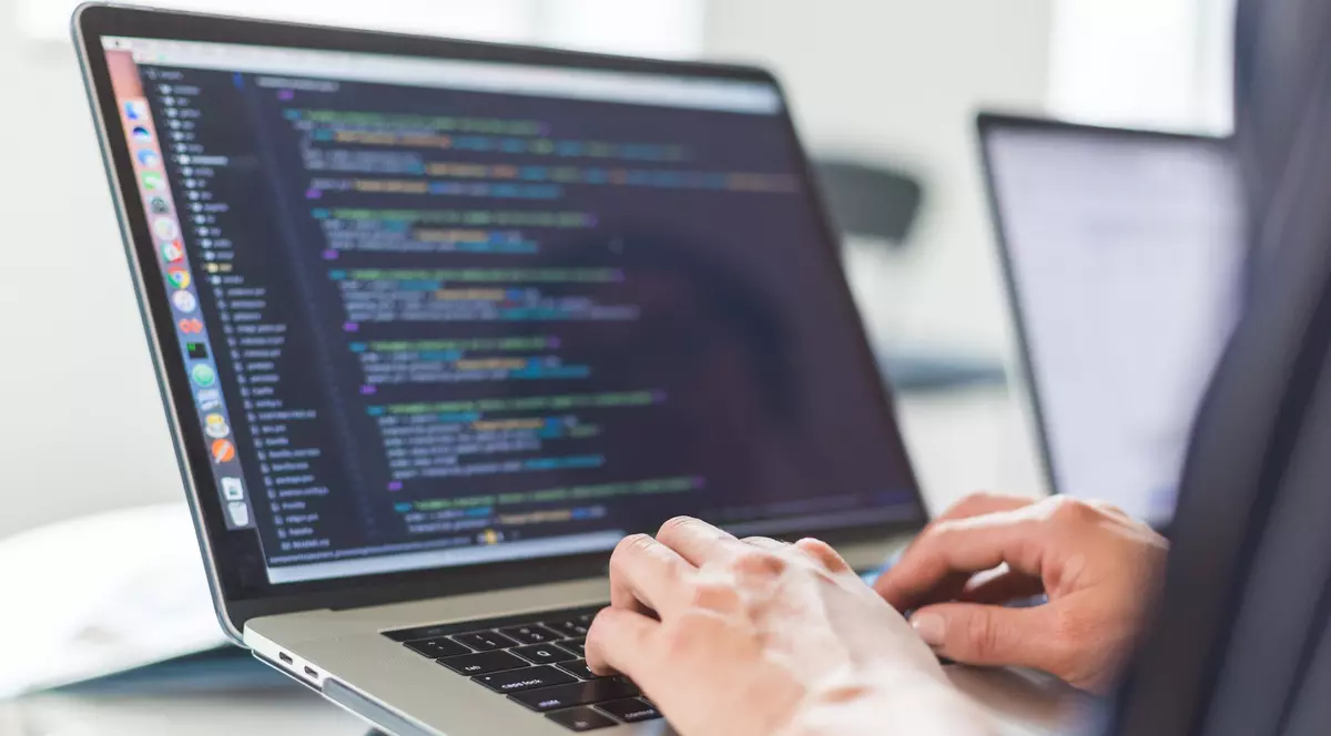 Cum poți preveni atacurile cibernetice pe un server de găzduire web România?