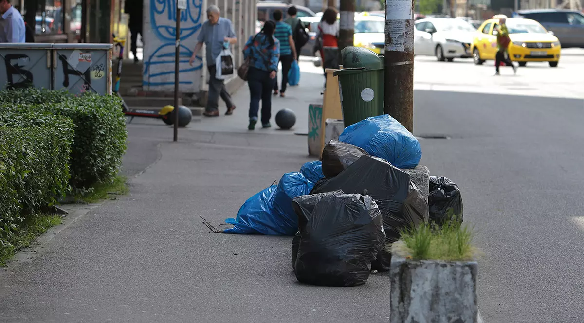 Partea nevăzută din scandalul gunoiului de la sectorul 1. Din peste 50.000 de agenți economici, doar 4.500 au contracte de salubrizare