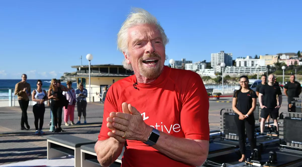 De câte ori a trecut pe lângă moarte Richard Branson, miliardarul care călătorește azi în spațiu