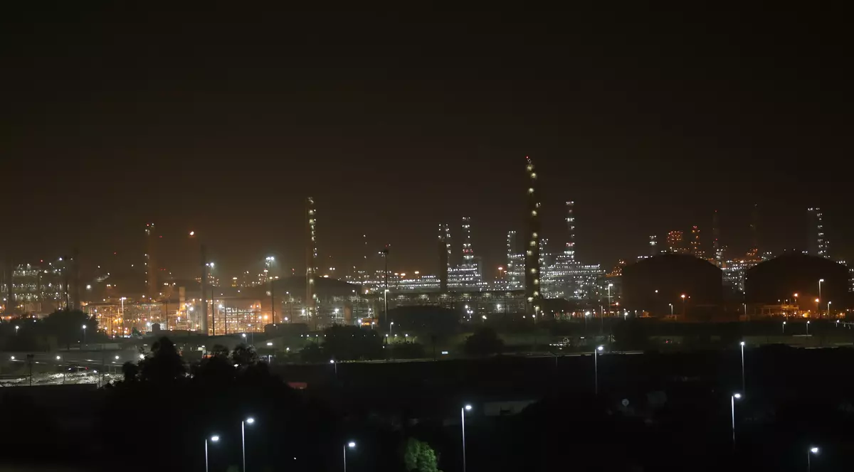 VIDEO. Explozie în portul din Dubai, urmată de un incendiu