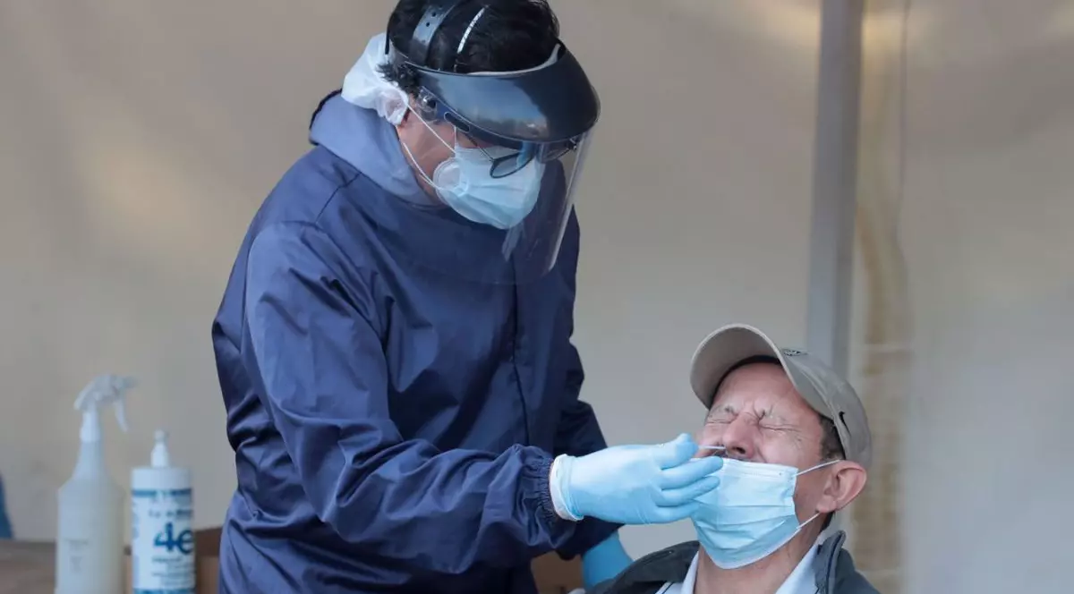 Cele mai frecvente cinci simptome de COVID în rândul persoanelor infectate după vaccinare