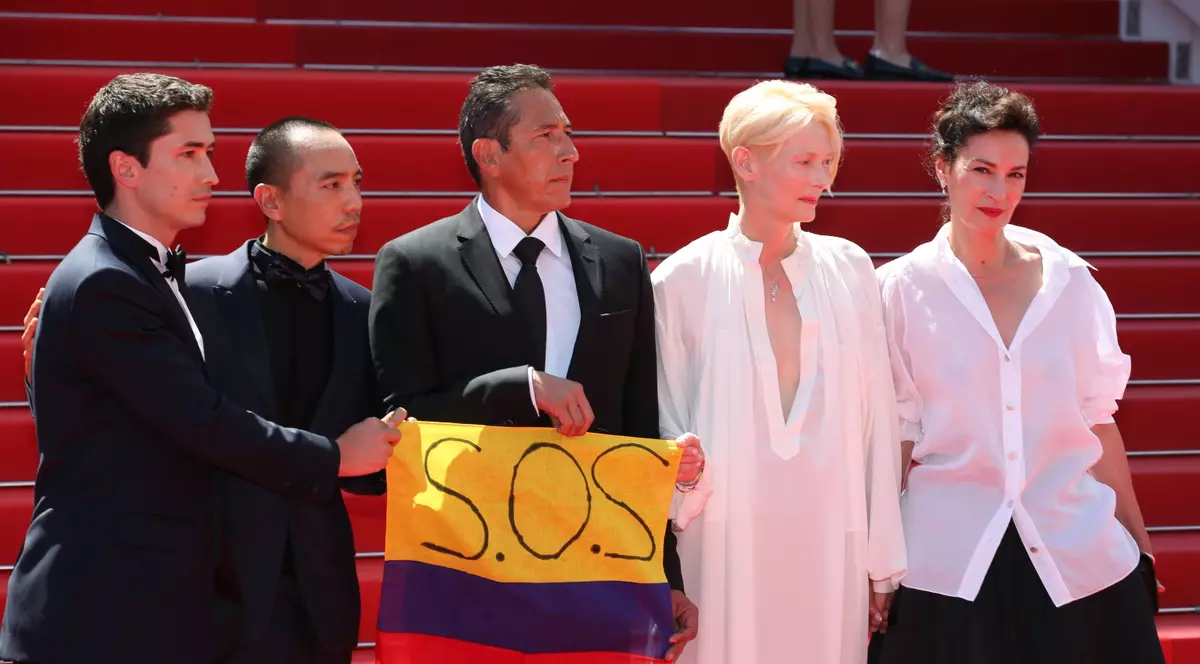 Corespondență de la Cannes. Un colet suspect a dat fiori pe covorul roșu în ziua prezentării noului film cu Tilda Swinton în jungla columbiană