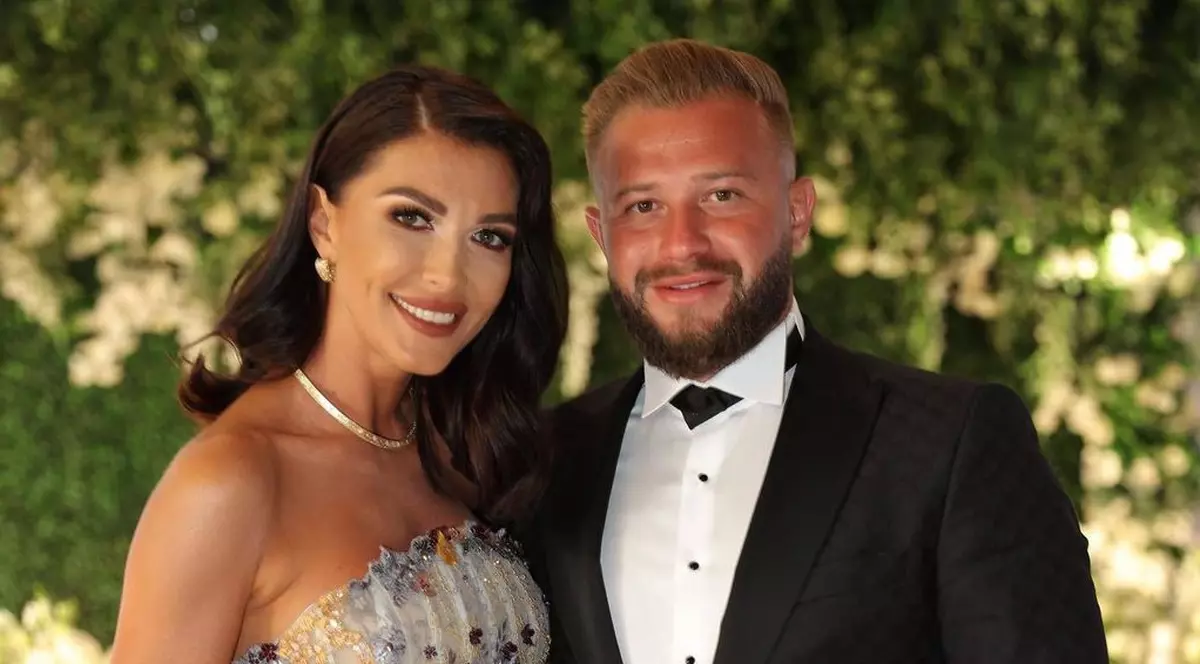 Ilinca Vandici și soțul ei, nași de cununie în acest weekend. Vedeta a atras atenția tuturor cu ținutele purtate