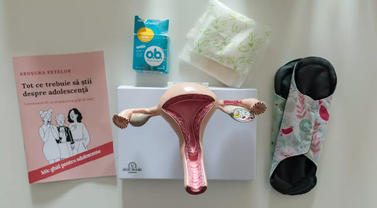 Un grup de tinere cere absorbante gratuite în școli. Sunt fete care cred că „dacă te speli când ești pe stop poți să mori”