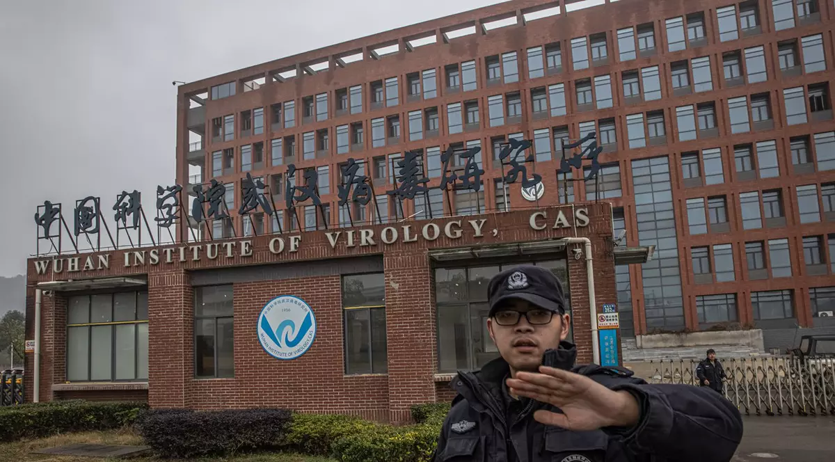 Directorul FBI susține în mod public teza virusului COVID scăpat dintr-un laborator chinez din Wuhan