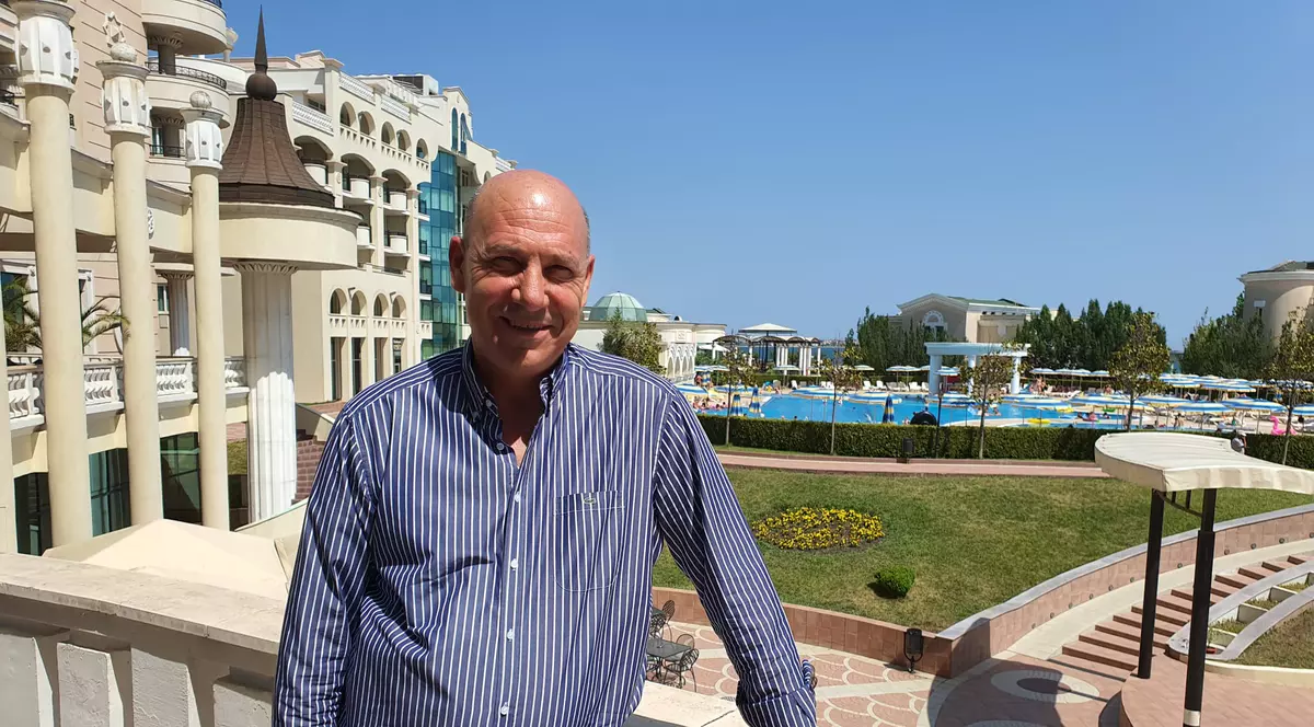 Primarul stațiunii Pomorie îi îmbie pe români la plajă în Bulgaria: „Îmi plac fiindcă sunt familiști, nu vin doar pentru viața de noapte”