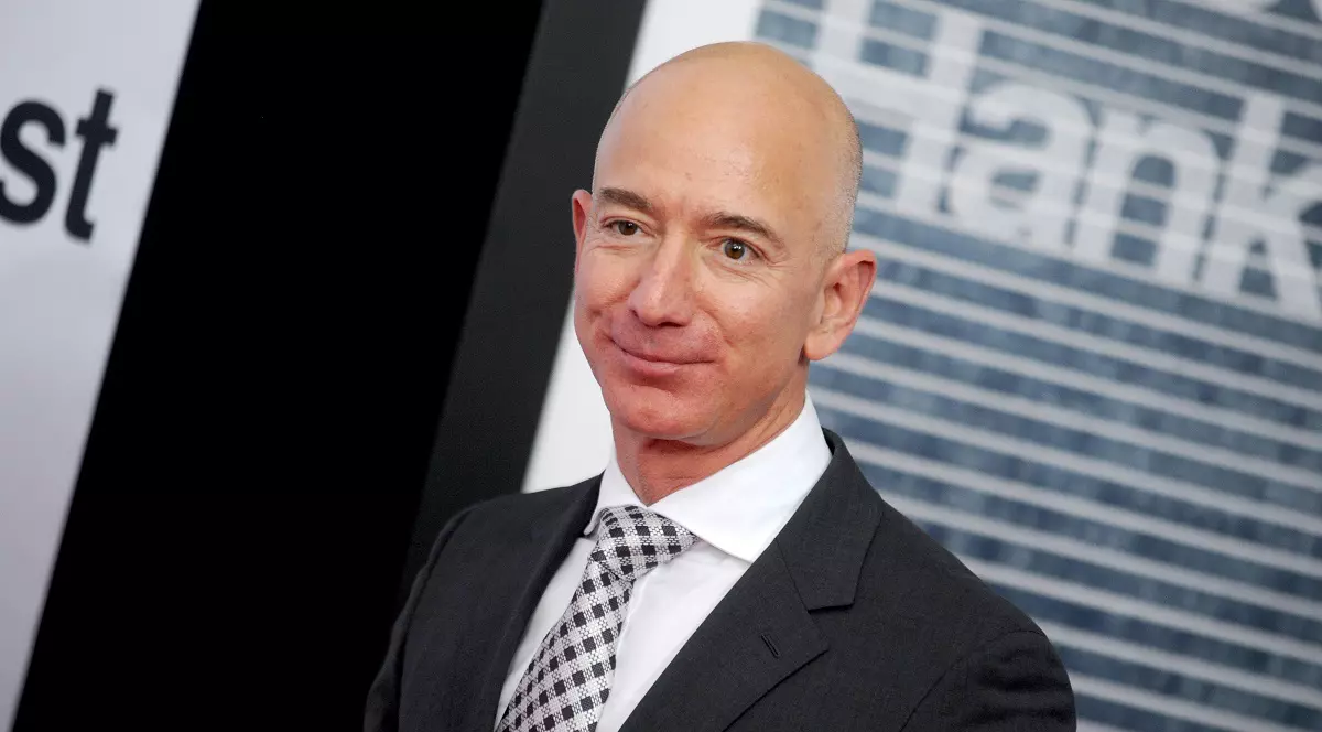 Cine e iubita lui Jeff Bezos. Fostul ei soț i-a făcut cunoștință cu celebrul miliardar