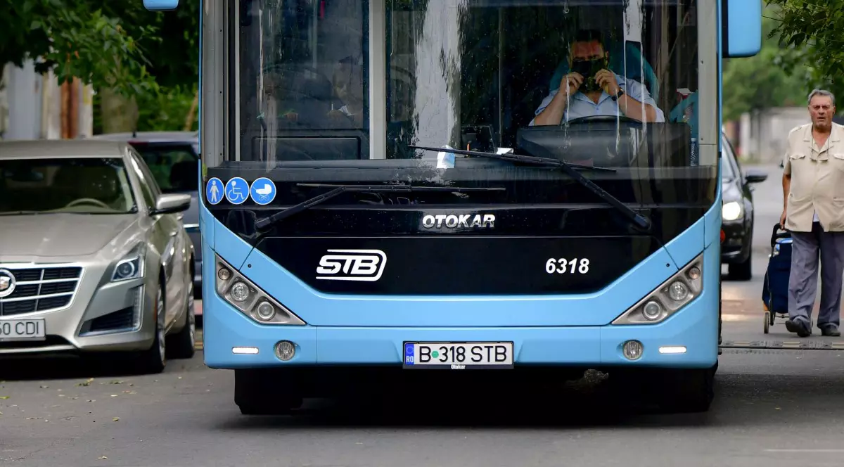 Linia de autobuz 300, desființată de la 1 iulie. STB a comasat-o cu linia 381. Foto: ANDREEA ALEXANDRU / MEDIAFAX FOTO