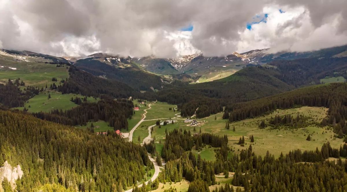 Padina - Trasee montane si obiective turistice