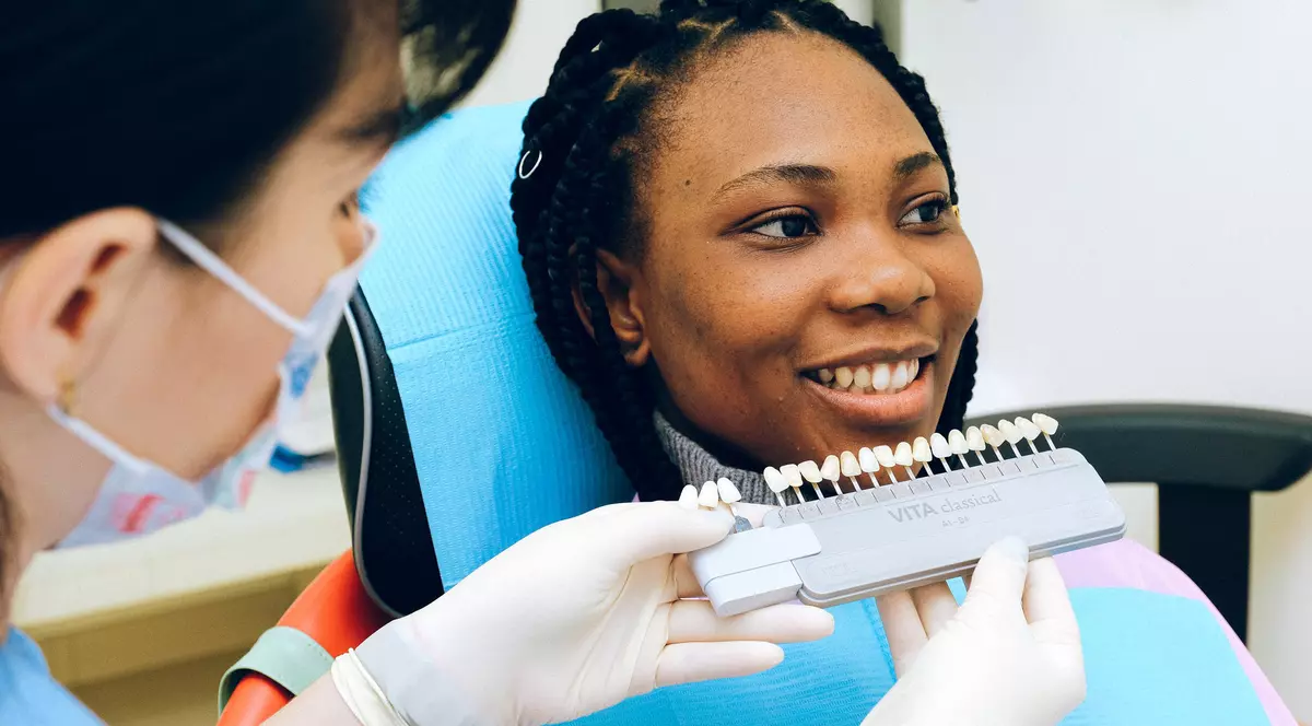 (Publicitate) Ai nevoie de un implant dentar? Iată ce presupune această intervenție și la ce trebuie să te aștepți