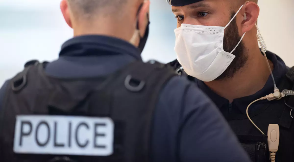 O pușculiță cu 85.000 de euro, găsită de un trecător pe un trotuar din Bordeaux. Polițiștii caută proprietarul