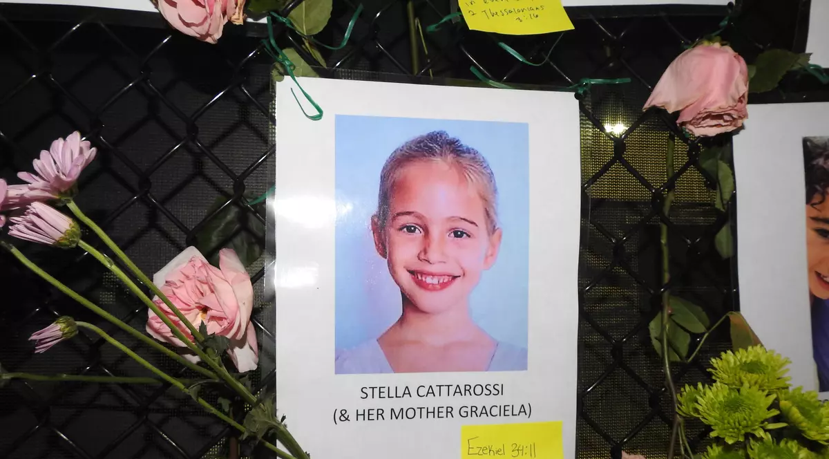 Fiica de 7 ani a unui pompier, victima tragediei din Miami. Tatăl a găsit-o sub dărâmături și a învelit-o cu drapelul SUA