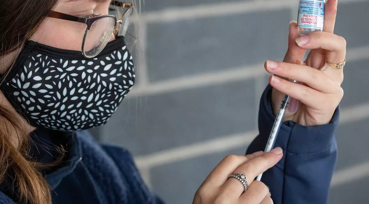 Vaccinul de la Moderna, aprobat de EMA pentru grupa de vârstă 12-17 ani