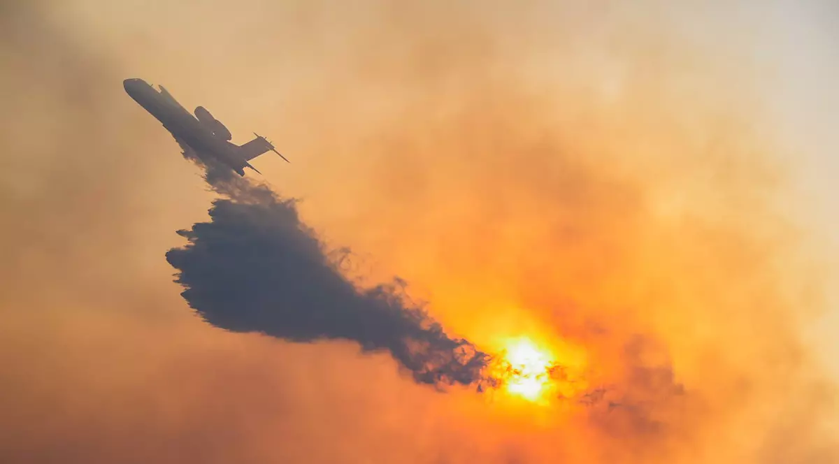 Incendiu puternic pe insula grecească Samos. Mai multe hoteluri, evacuate