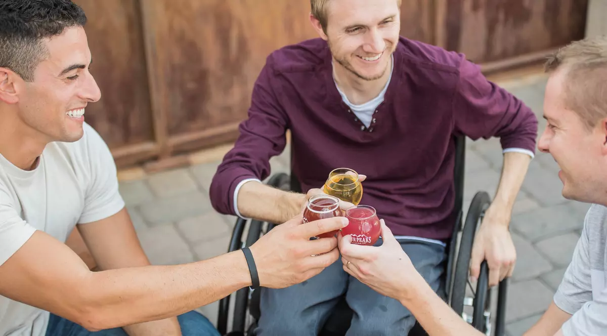 Scaunul cu rotile, libertate de deplasare - Iată cum să-l alegi pe cel mai bun!