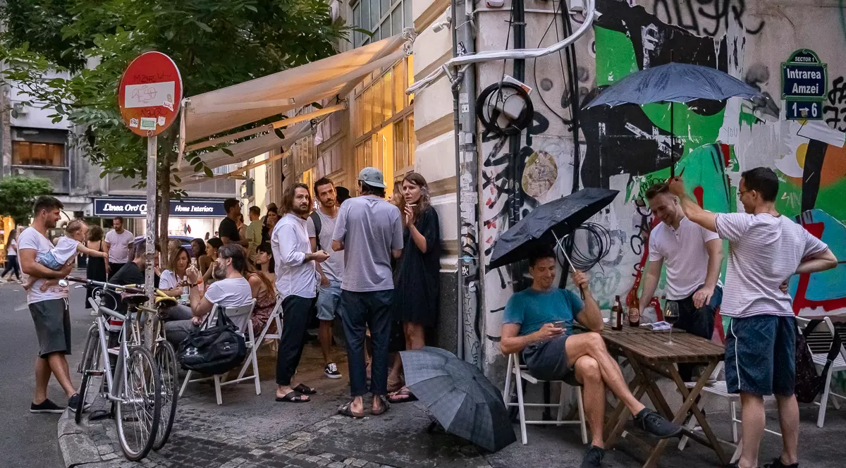 Cum a schimbat pandemia dinamica orașului București: localurile care au strâns comunități în jurul lor