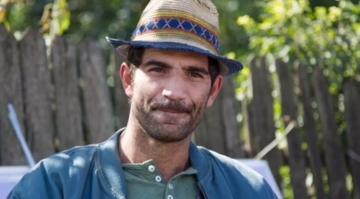 Cum arată și cu ce se ocupă soția lui Cuzin Toma, Firicel din „Las Fierbinți”. Au împreună doi copii