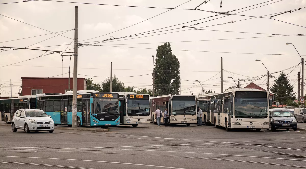 Programul de circulație pentru opt linii STB, prelungit în weekend, cu ocazia noului maraton de vaccinare din București