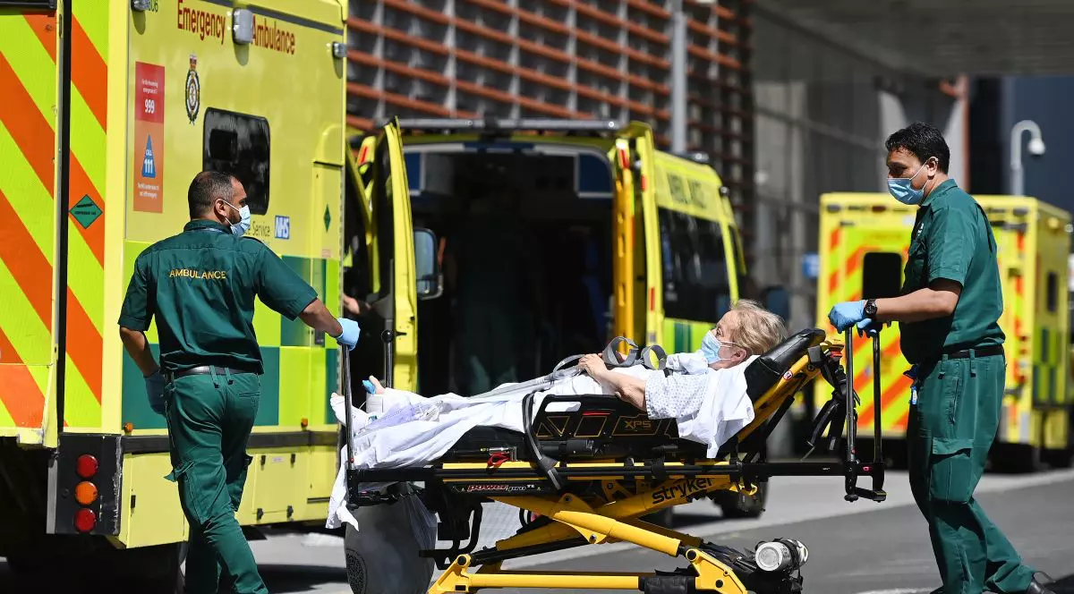 Pentru prima dată de la debutul pandemiei, infectările din UK scad susținut fără ajutorul unui lockdown
