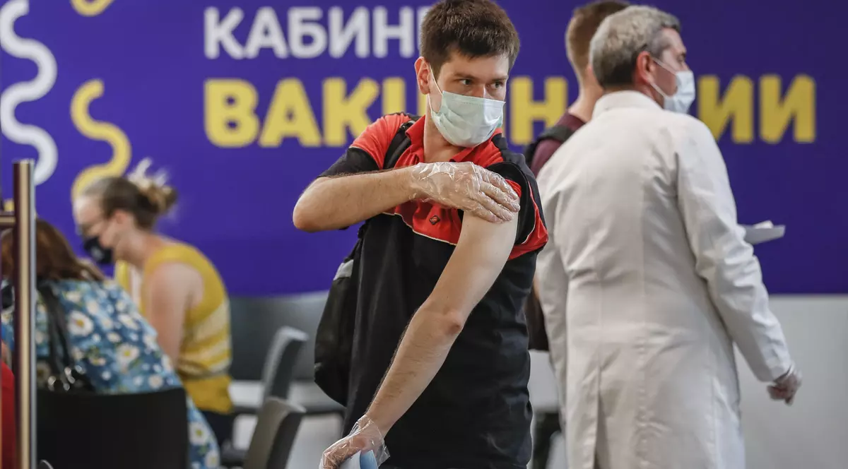 Țara în care vaccinarea anti-Covid pentru persoanele de peste 18 ani a devenit obligatorie